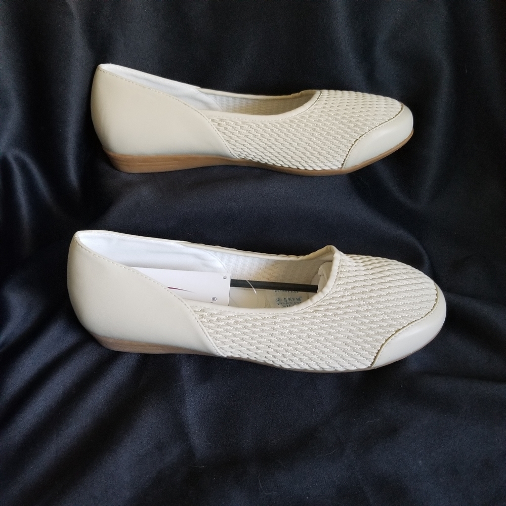 Beacon Stretch N Foam Shoe  Brenda